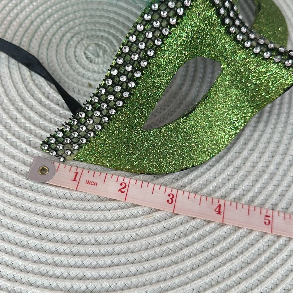 N/A feathered glitter